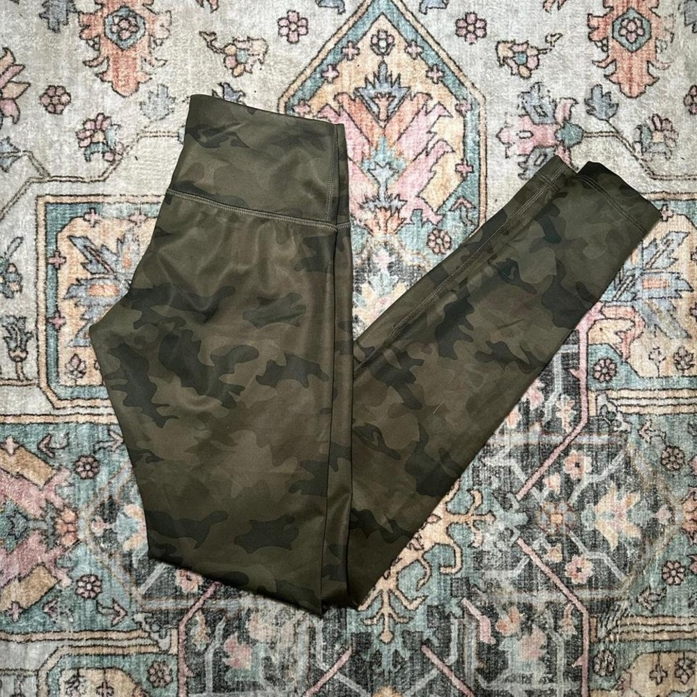 Lululemon Camo Leggings (size 2) - Picture 5 of 5